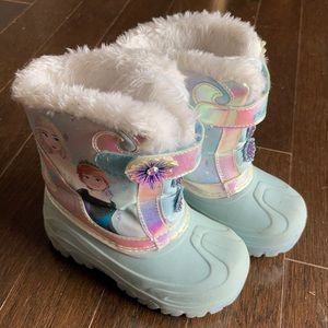 Disney Frozen ll light up Snow Boots size 10